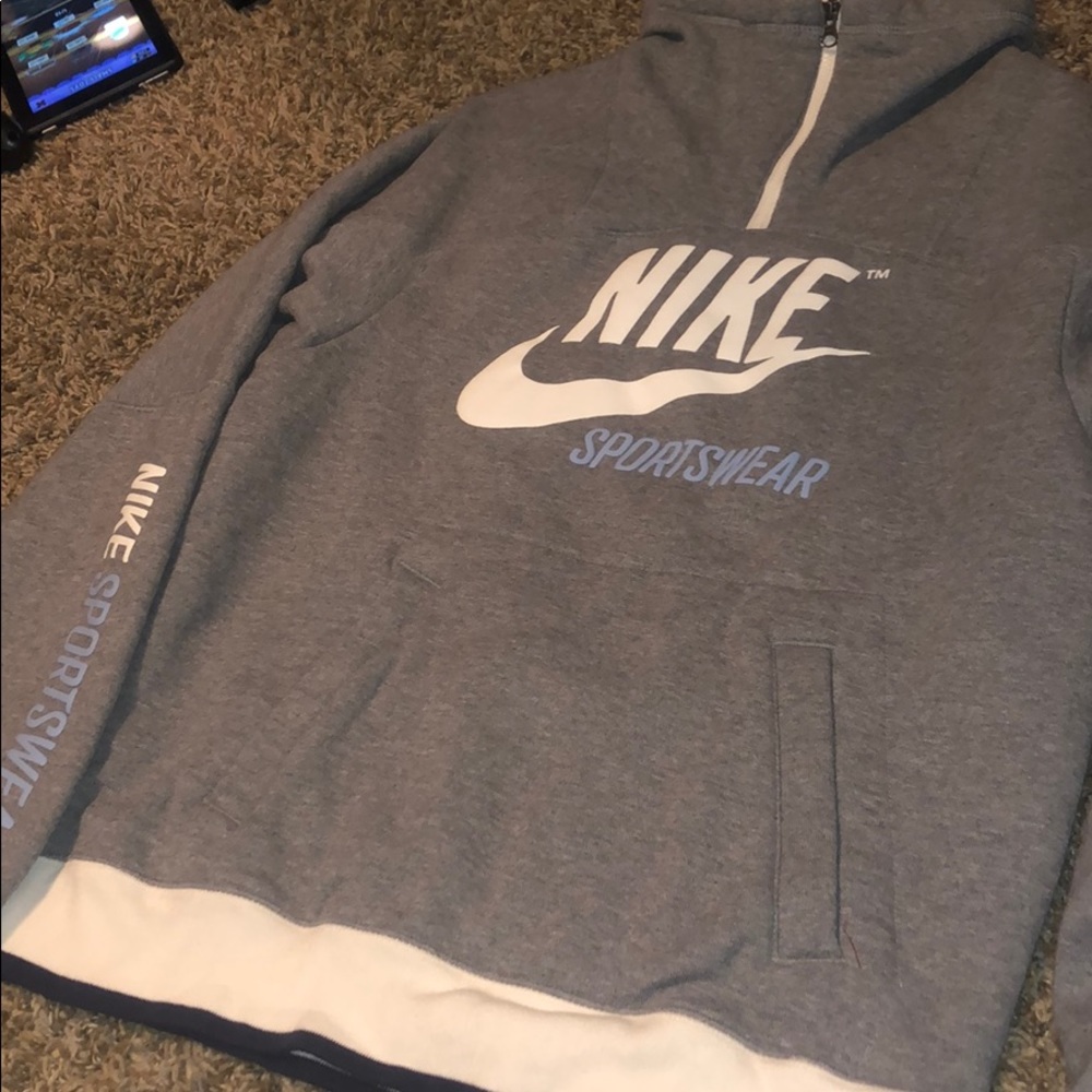 NWOT Nike pullover